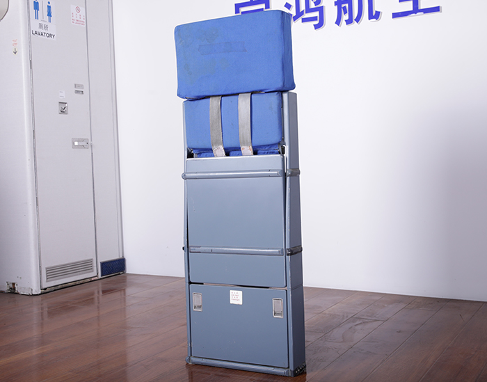 乘务员座椅