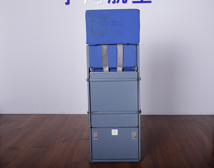 乘务员座椅